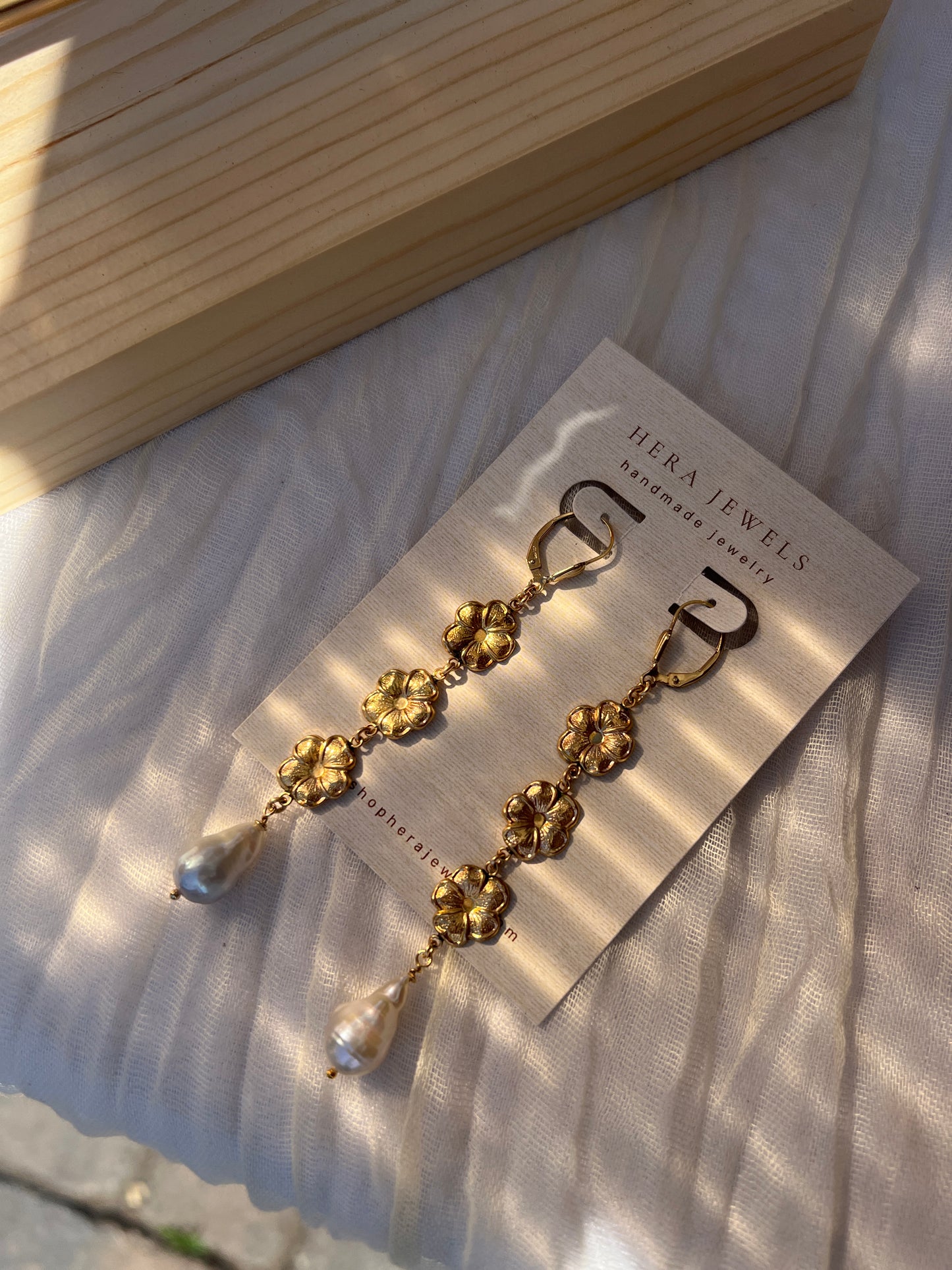 Flora Pearl Earrings