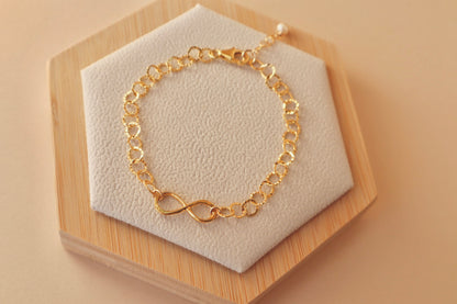 Infinity Gold-Chain Bracelet