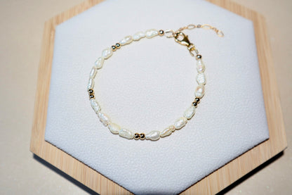 Dainty 14k gold-filled beaded pearl bracelet 