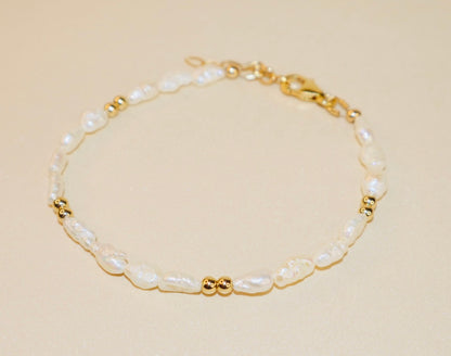 Dainty 14k gold-filled beaded pearl bracelet 