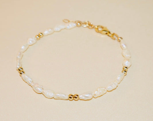 Dainty 14k gold-filled beaded pearl bracelet 